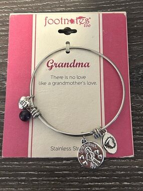 Footnotes Grandma charm bangle bracelet NWT